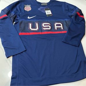 USA Hockey Nike Men’s Jersey (Medium) Retails For $140